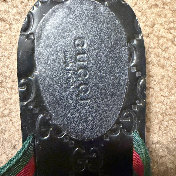 Gucci Black Flip Flops with Green and Red Straps, gold logo - Picture 8 of 9